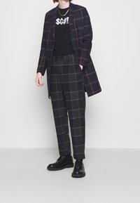 MOSCHINO T-shirt med print - black