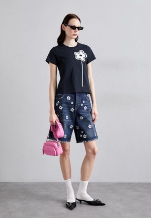 THE CROSSBODY - Skuldertasker - bow pink