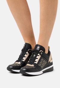 MICHAEL Michael Kors GEORGIE TRAINER - Trainers - black