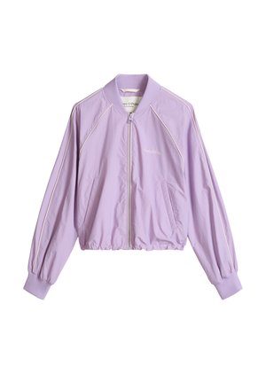 Φωτεινό μωβ bomber μπουφάν με φερμουάρ, ribbed γιακά και μανσέτες, διακριτική λευκή περίγραμμα, και δύο μπροστινές τσέπες.