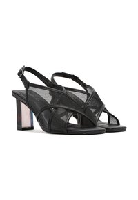 Zwarte mesh slingback sandalen met een geometrisch strapontwerp en een doorzichtige blokhak. Gladde leren voetbed met een verstelbare gesp.
