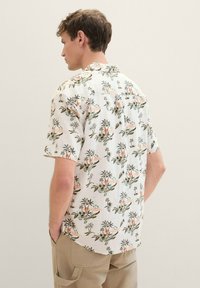TOM TAILOR DENIM Camisa - white tropical print