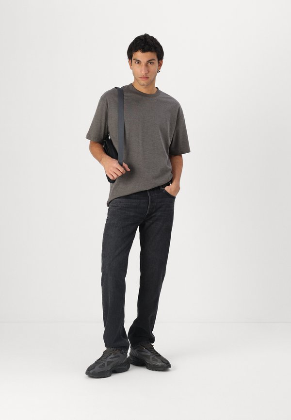 CLAUDIO - Print T-shirt - turkish coffee3