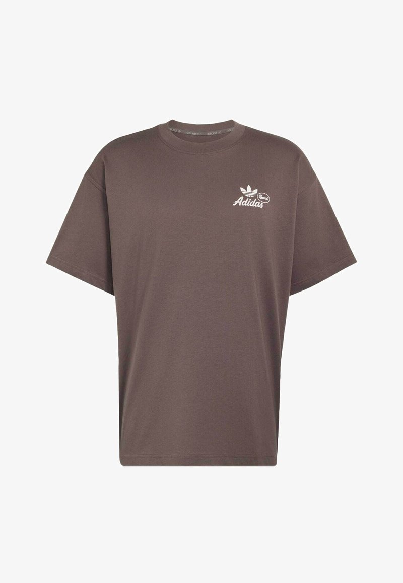 T-shirt marrone in cotone con maniche corte, scollo a girocollo e logo Adidas bianco stampato sul petto a sinistra. Design semplice e dal taglio comodo.