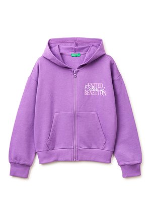 Liliowa bluza z zamkiem, z przednimi kieszeniami i kapturem, z białym napisem "United Colors of Benetton" na lewej piersi.