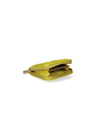 Portafoglio in pelle verde con design testurizzato, doppie cerniere e dettagli in hardware dorato, dotato di scomparti interni per l'organizzazione.