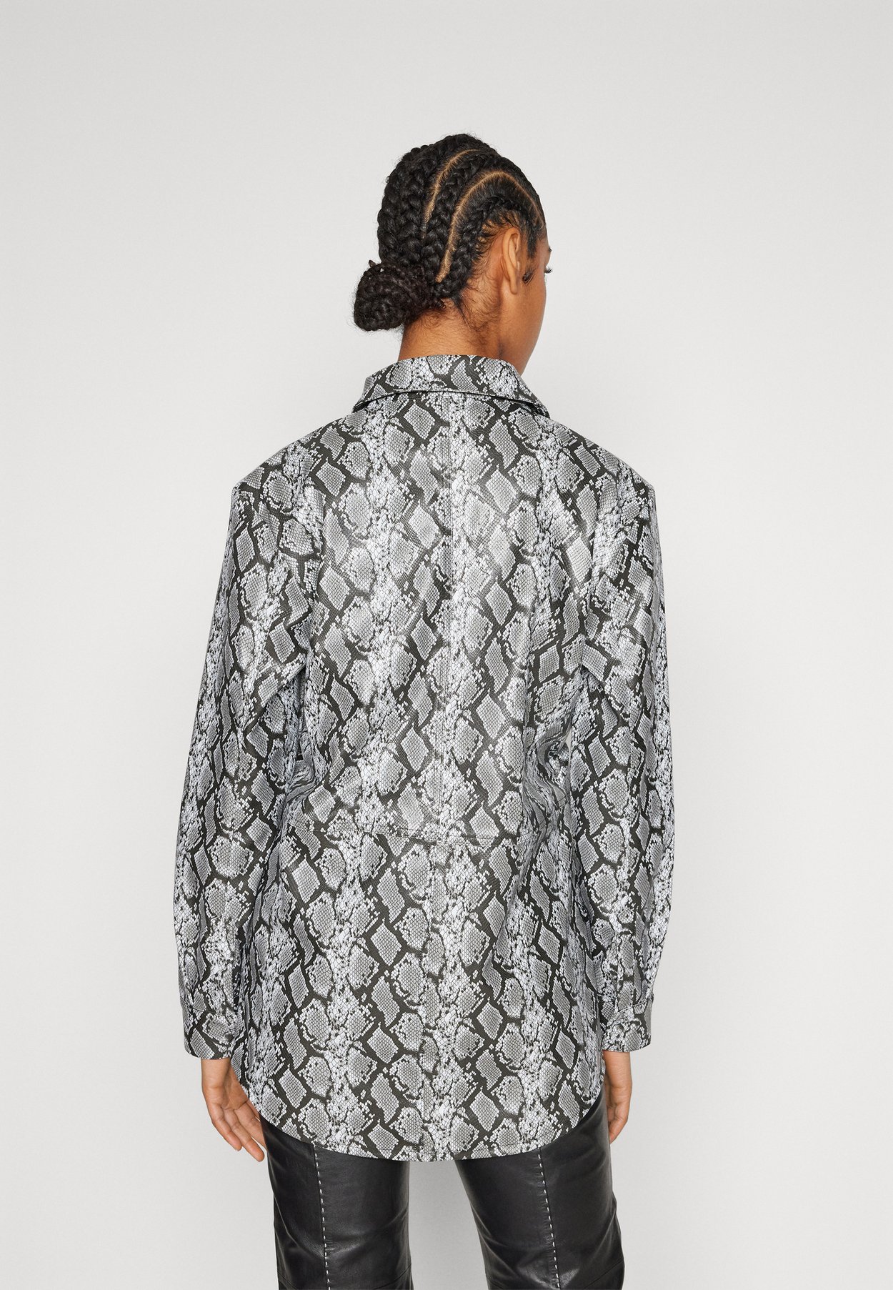 ONLCARYS SNAKE SHACKET