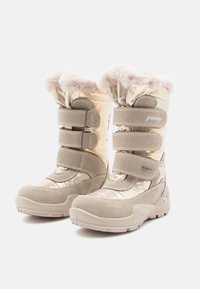 Botas de inverno em tom beje com um acabamento texturizado, três tiras de Velcro ajustáveis, acabamento em pelúcia sintética e sola de borracha sólida para melhor aderência.