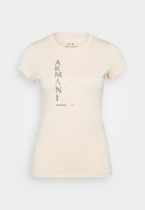 T-shirt di cotone beige chiaro a maniche corte, con una grafica del logo "Armani" in lettere nere e grigie in grassetto, abbellito con strass.