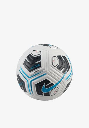 Ballon de football blanc avec panneaux géométriques noirs, accents bleus et logo Nike, conçu pour un vol précis.
