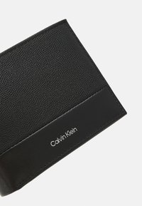 Calvin Klein MUST TRIFOLD COIN - Portafoglio - black caviar