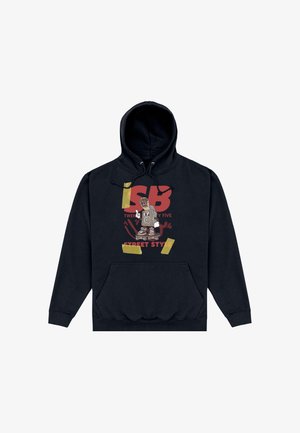 Sweat à capuche noir avec un personnage haut-parleur de dessin animé sur un skateboard, texte graphique rouge et jaune indiquant "ISB Twenty Thirty Five Street Style."