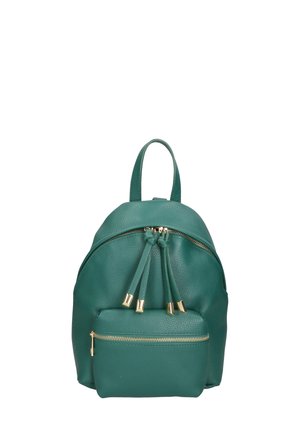 Un sac à dos en cuir teal avec un design arrondi, présentant des accents de fermetures éclair dorées et une poche avant. Il dispose de bretelles réglables doubles et d'une poignée sur le dessus.