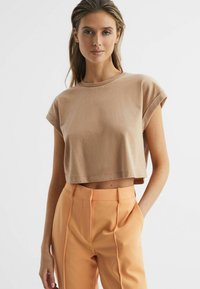 Reiss Paprasti marškinėliai - camel