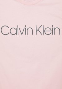 Calvin Klein FRONT LOGO - T-shirt estampada - pink
