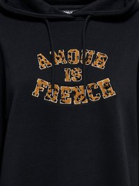 Sweat à capuche noir avec cordons affichant la phrase "AMOUR IS FRENCH" en grandes lettres imprimées léopard sur la poitrine.