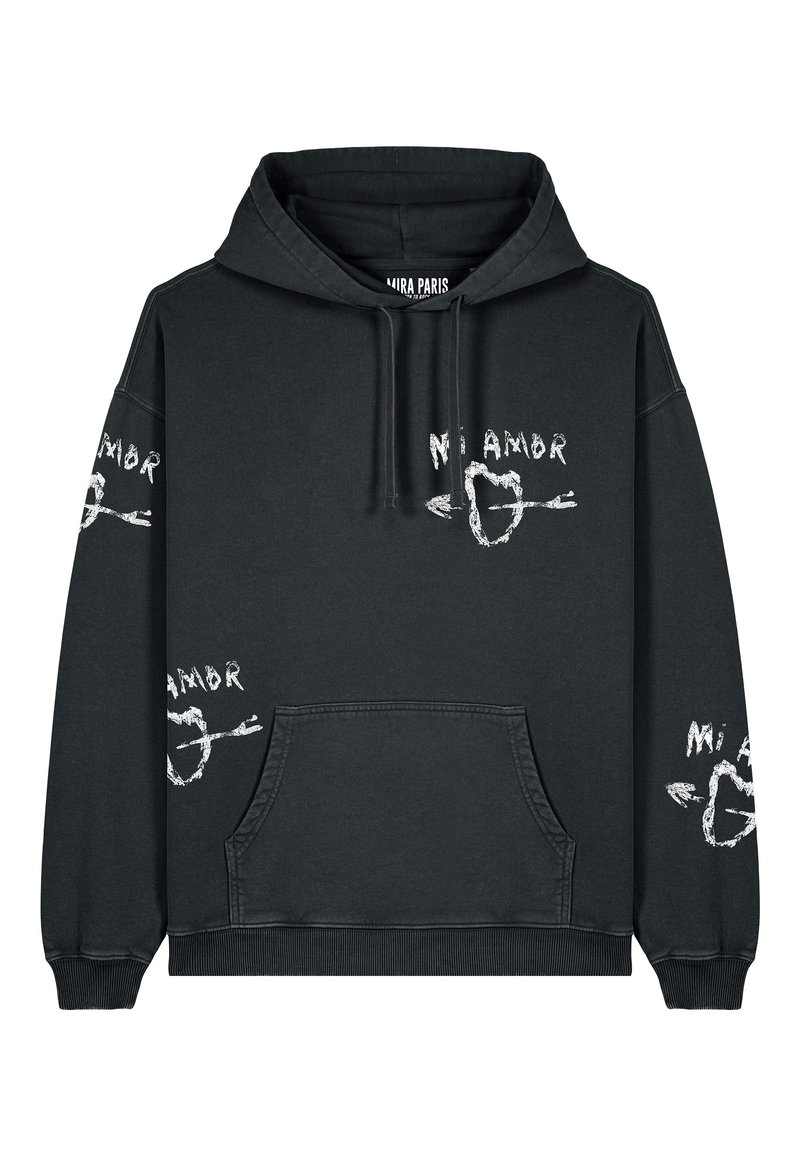 Juoda medvilninė hoodie su priekinėmis kišenėmis. Tekstas "Mi Amor" baltos spalvos abiejose rankovėse ir priekyje, papuoštas širdies ir strėlių grafika.