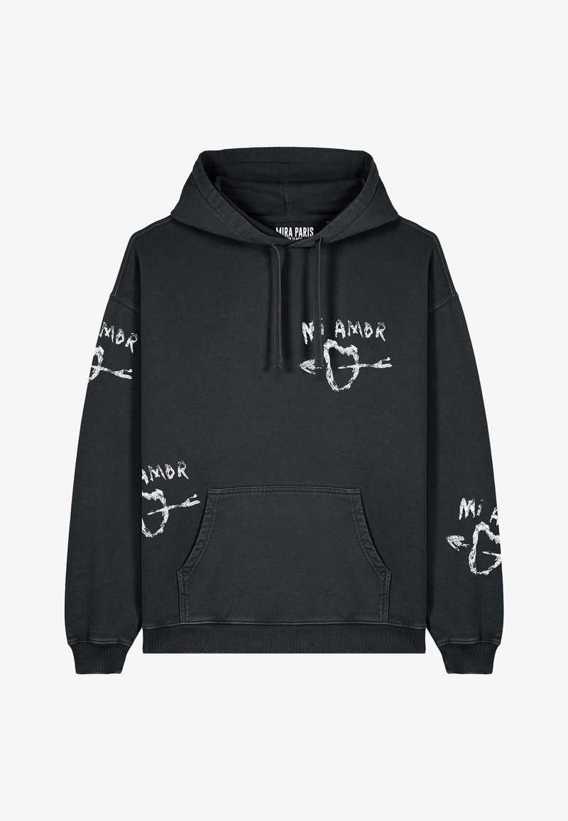 Juoda medvilninė hoodie su priekinėmis kišenėmis. Tekstas "Mi Amor" baltos spalvos abiejose rankovėse ir priekyje, papuoštas širdies ir strėlių grafika.