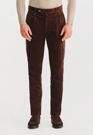 - Spodnie materiałowe