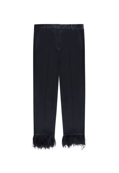 Pantaloni neri su misura realizzati in tessuto liscio, con un design a gamba dritta e dettagli in piuma all'orlo. Inclusi due tasche laterali.