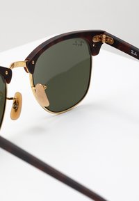 Ray-Ban 0RB3016 CLUBMASTER - Óculos de sol - light green/brown