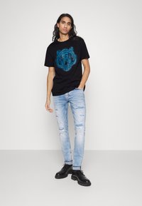 Antony Morato T-shirts med print - black