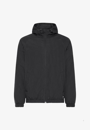 Giacca nera leggera con cappuccio, polsini ed orlo elasticizzati. Presenta una chiusura con zip e tasche laterali. Tessuto liscio e resistente all'acqua.