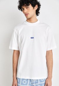 HUGO - NIEROS - T-shirt basic - white Immagine in miniatura 1