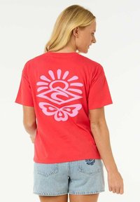 Unselected, hibiscus red