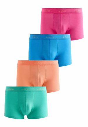Vier Paar Herren-Boxershorts in Pink, Blau, Pfirsich und Türkis, diagonal gestapelt, jeweils mit "Next Signature" Bundlogo.