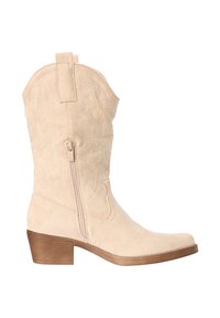 Botte western mi-mollet en daim beige avec fermeture éclair latérale, coutures décoratives, languette de tirage, et talon bas empilé marron.