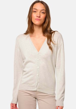 Cardigan gris clair en tissu doux, avec un décolleté en V, des boutons sur le devant et des poignets et un bas côtelés.