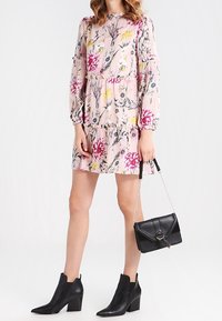 Miss Selfridge Denní šaty - light pink