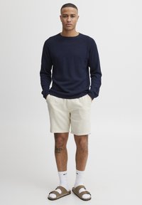 Solid SDAURELIUS LINEN MIX - Pantaloni scurți - oatmeal