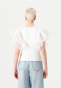 ONLY ONLTAYA LIFE - Lihtne T-särk - cloud dancer