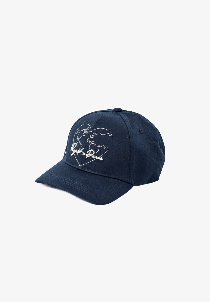 Gorra de béisbol de algodón azul marino con un diseño estructurado, que presenta un mapamundi bordado en blanco y texto en la parte frontal. Tejido suave.