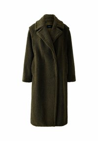 Olivgrüner, langer Wollmantel mit einer strukturierten, flauschigen Oberfläche; verfügt über einen Reverskragen, zwei Seitentaschen und einen frontlosen Verschluss ohne Knöpfe.