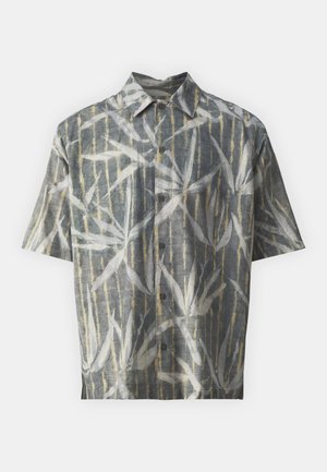 Lühikeste varrukatega nööpidega särk hallist kangast, millel on helehallide ja beežide toonide bambuse muster. Särgil on rinnatasku ja krae.