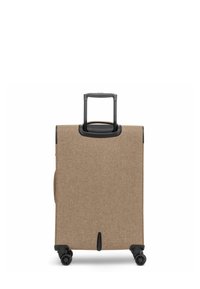 Zachtzijdige koffer in gestructureerde beige stof met een uitschuifbaar handvat, twee zwarte wielen en een zijvak. De voorkant heeft een minimalistisch ontwerp.