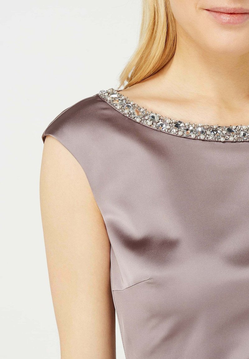 Christian Berg Mit Ziersteinen Cocktailkleid Festliches Kleid Mauve Meliert Lila Zalando De 