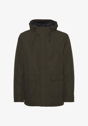 Olivi vihreä vedenpitävä takki hupulla, edessä napitettu ja vetoketjullinen kiinnitys, kaksi etutaskua ja säädettävät nauhat kaulassa.