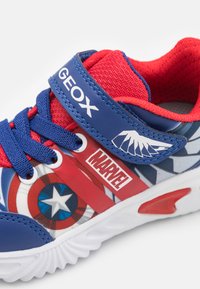 Geox LIGHT UP MARVEL ASSISTER BOY - Joggesko - royal/red