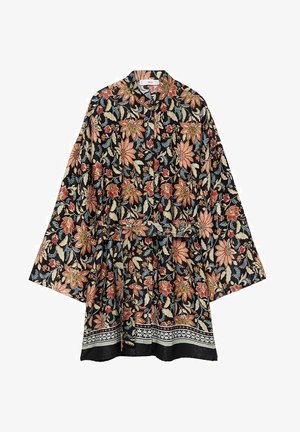 Czarny kwiatowy żakiet w stylu kimono z szerokimi rękawami, paskiem do wiązania w talii oraz wzorzystą lamówką na dole.