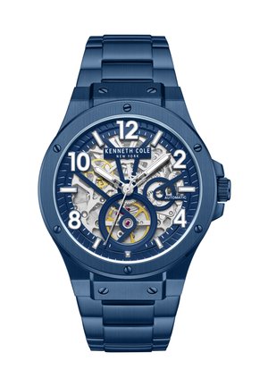 Niebieski, automatyczny zegarek Kenneth Cole ze stali nierdzewnej z tarczą typu skeleton, ukazującą wewnętrzne zębatki, białymi oznaczeniami godzin i wskazówkami.