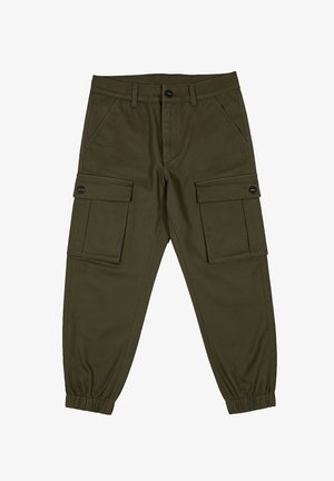 Pantaloni cargo verde oliva con polsini elastici, due tasche laterali e due grandi tasche cargo. Realizzati in tessuto resistente, con chiusura a bottoni.