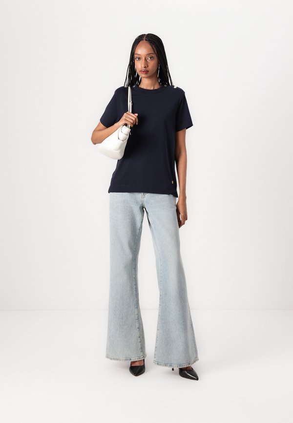 TAMA - Basic T-shirt2