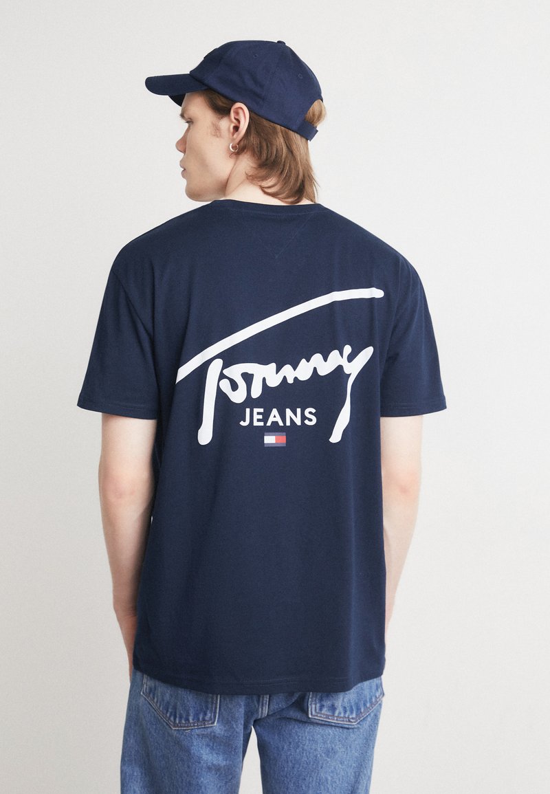 Tommy Jeans SIGNATURE TEE - T-shirt estampada - dark night navy