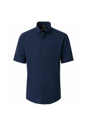 Granatowa koszula z krótkim rękawem zapinana na guziki, z kołnierzykiem na guziki i pojedynczą kieszenią na piersi, pokazana na białym tle.