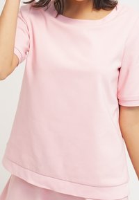 Lacoste LIVE Vestito casual - light pink