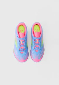 adidas Performance F50 CLUB TURF KIDS - Rasen-Fußballschuhe - blue fusion/lucid lemon/lucid pink